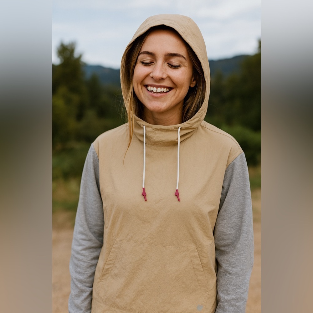 Calme Women's Kangaroo Pouch Tan and Gray Oversized Hoodie